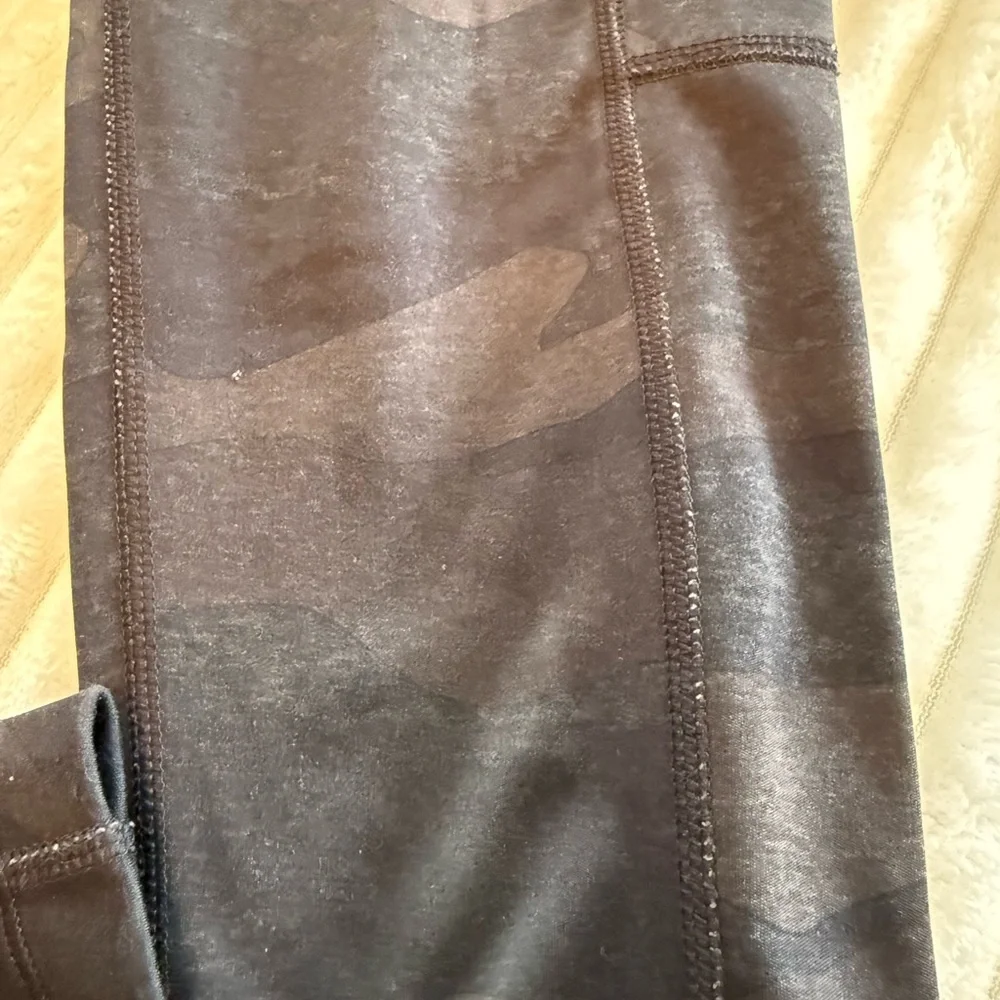 Aeropostale Dark Camo XS Leggings - Picture 2 of 8
